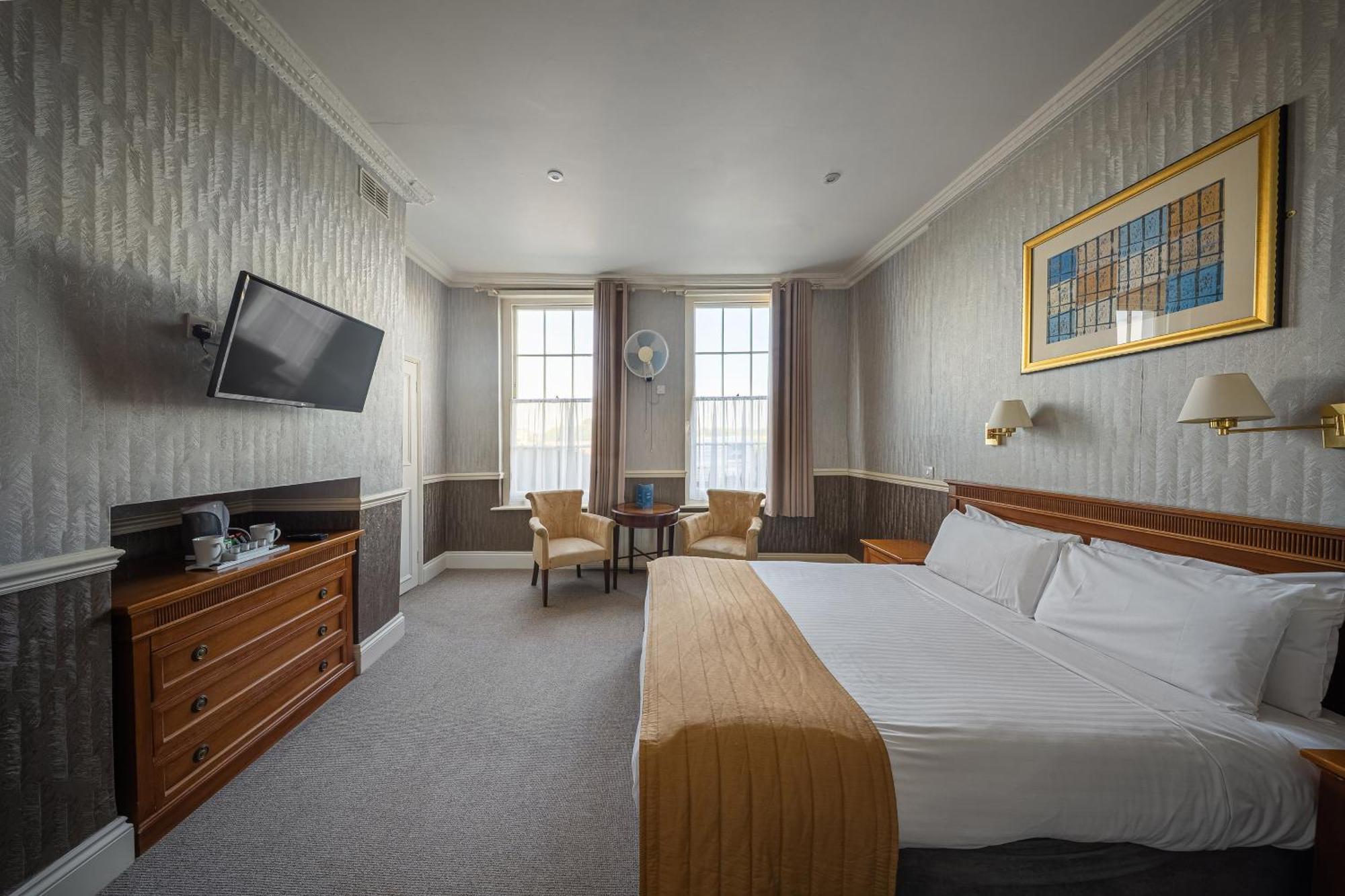 The Clarendon 3* Blackheath