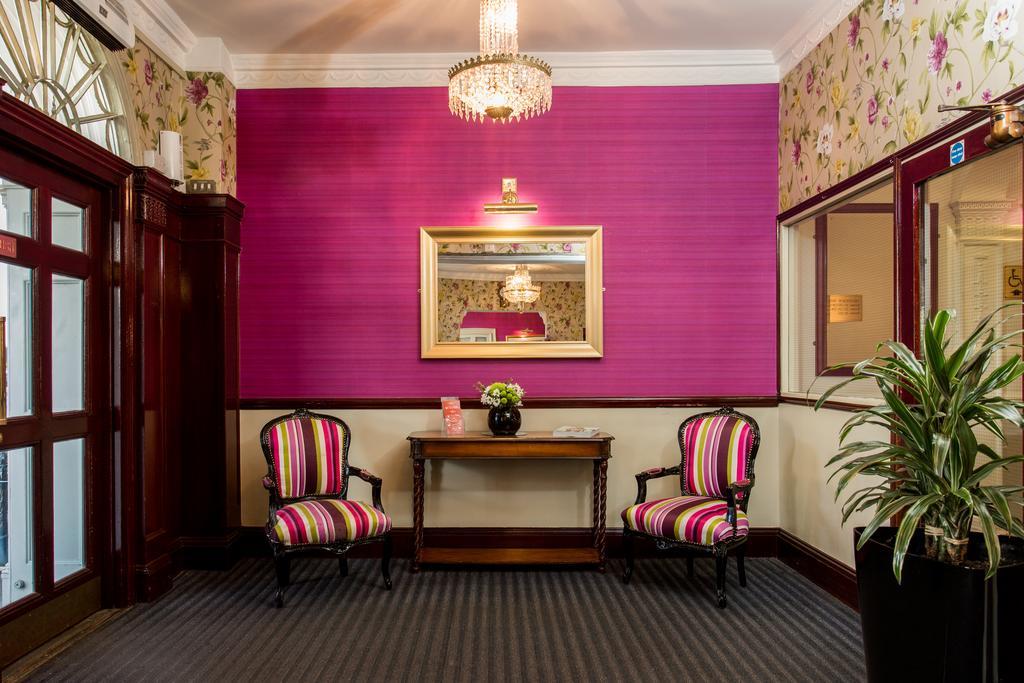 Hotel The Clarendon 3*